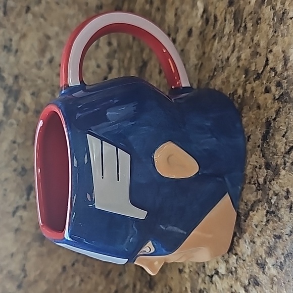Marcel Captain America mug - Picture 3 of 7
